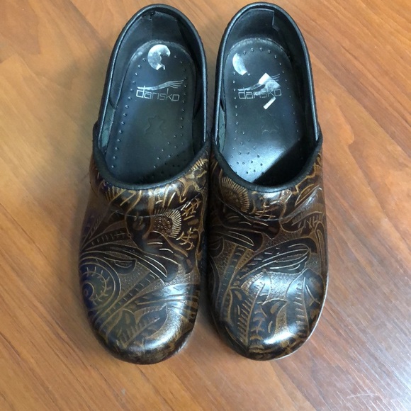 Dansko Tooled Leather Wooden Heel Clog Size 37 Antique Brown Floral - Picture 3 of 10